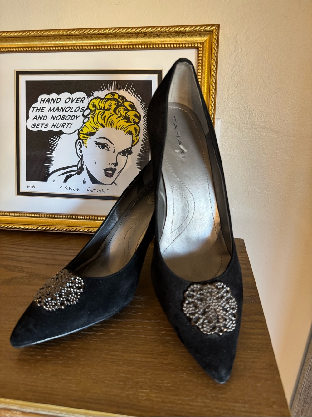 Black Embellished Pointed-Toe Women’s Pumps